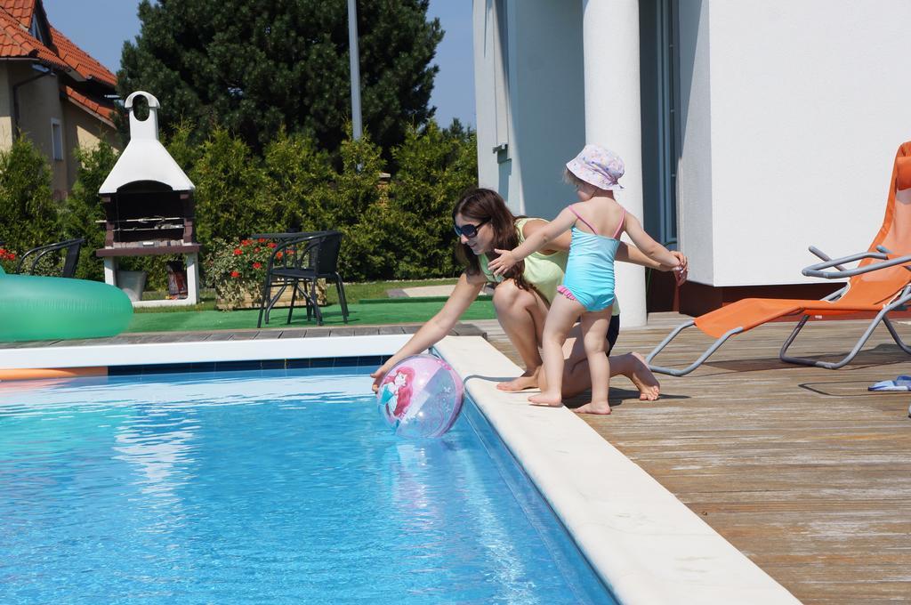 Dom Przy Basenie Vila Puck Exterior foto